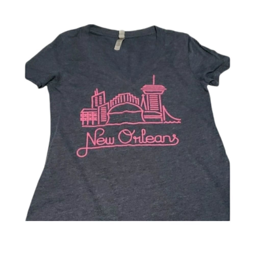 Fleurty Girl New Orleans skyline tee